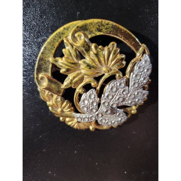 Art Nouveau 2-toned Metal Gold and Silver Tone Floral Ornate Brooch - Picture 2 of 4